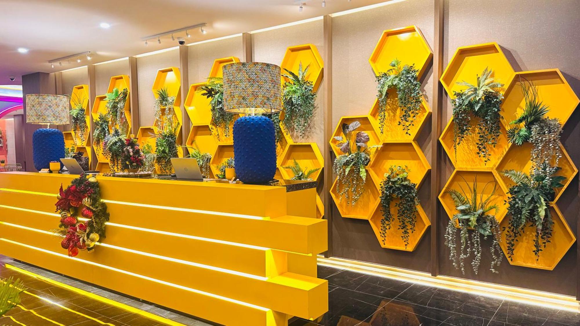 Yellow Bee Resort Cililitan Jakarta Exteriér fotografie